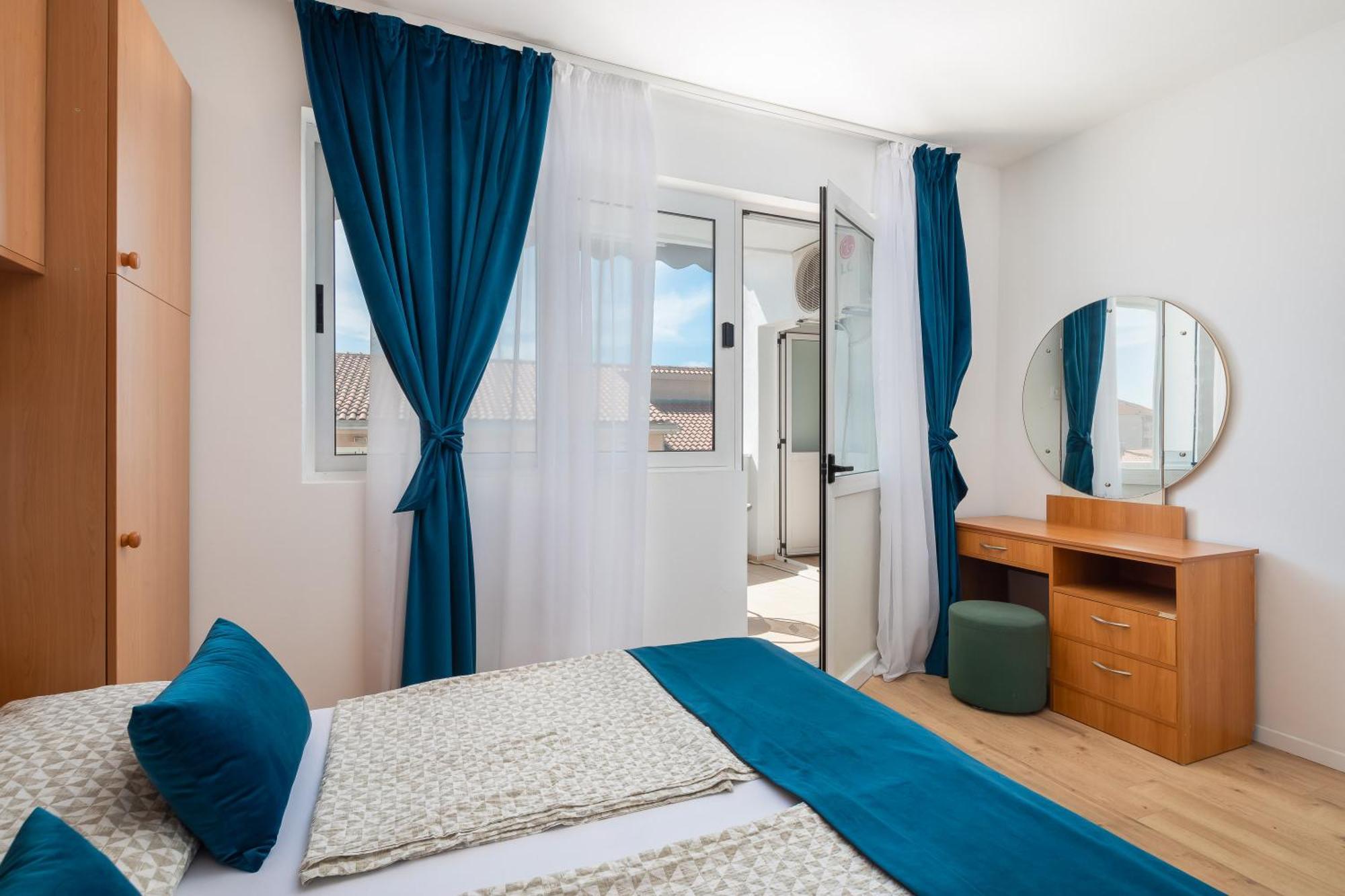 Apartments Near Central Beach With Free Parking Макарська Екстер'єр фото
