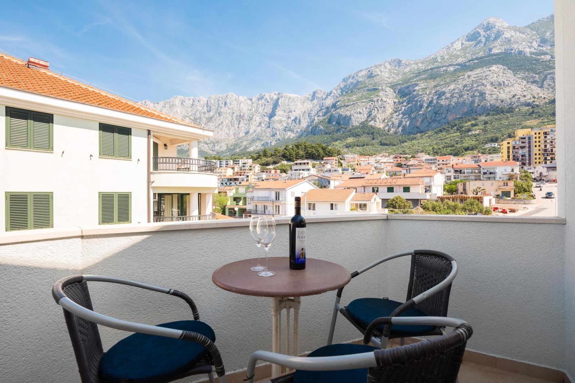 Apartments Near Central Beach With Free Parking Макарська Номер фото