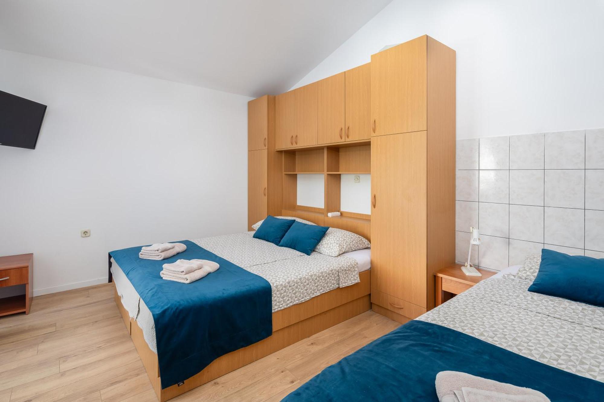 Apartments Near Central Beach With Free Parking Макарська Номер фото