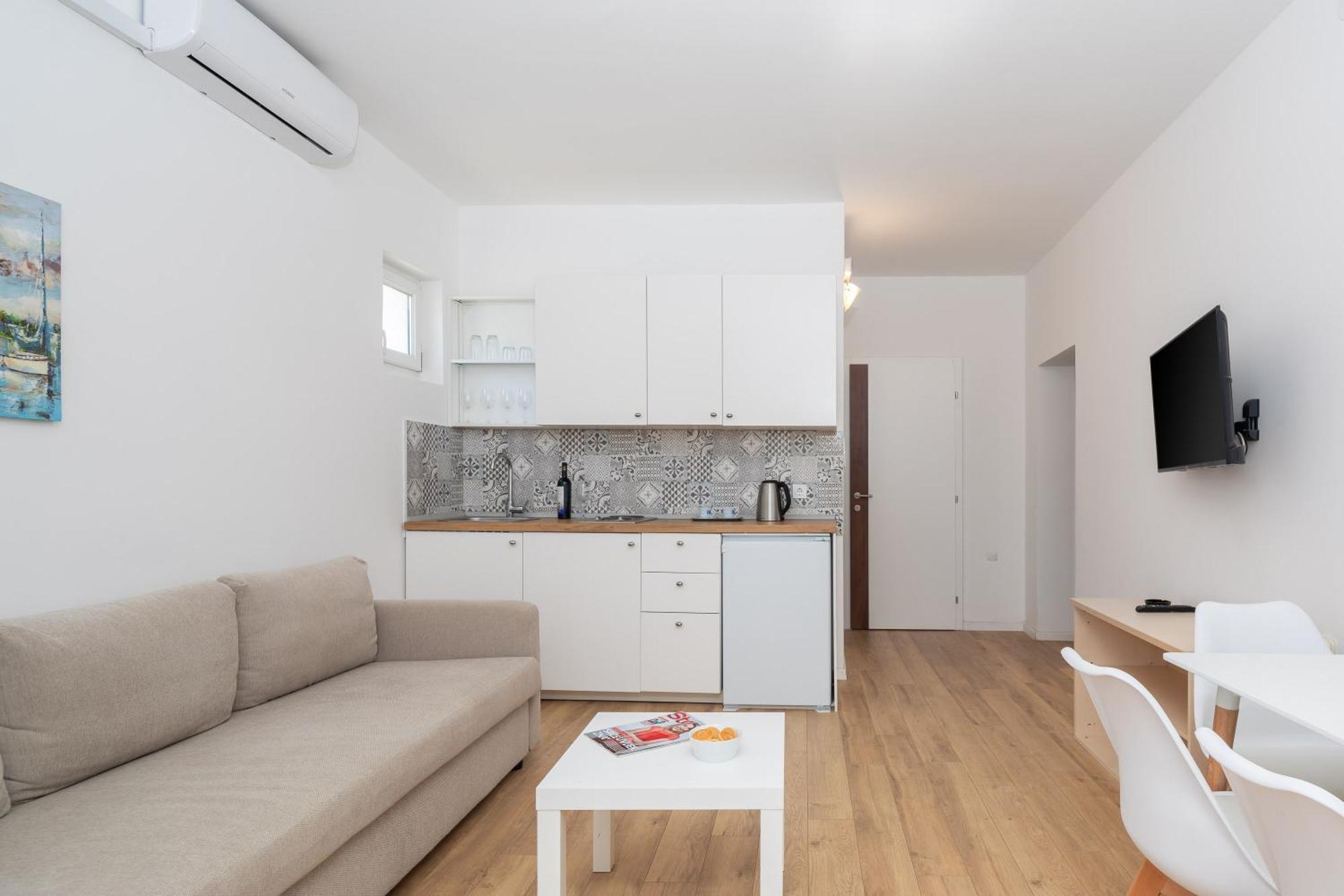 Apartments Near Central Beach With Free Parking Макарська Номер фото