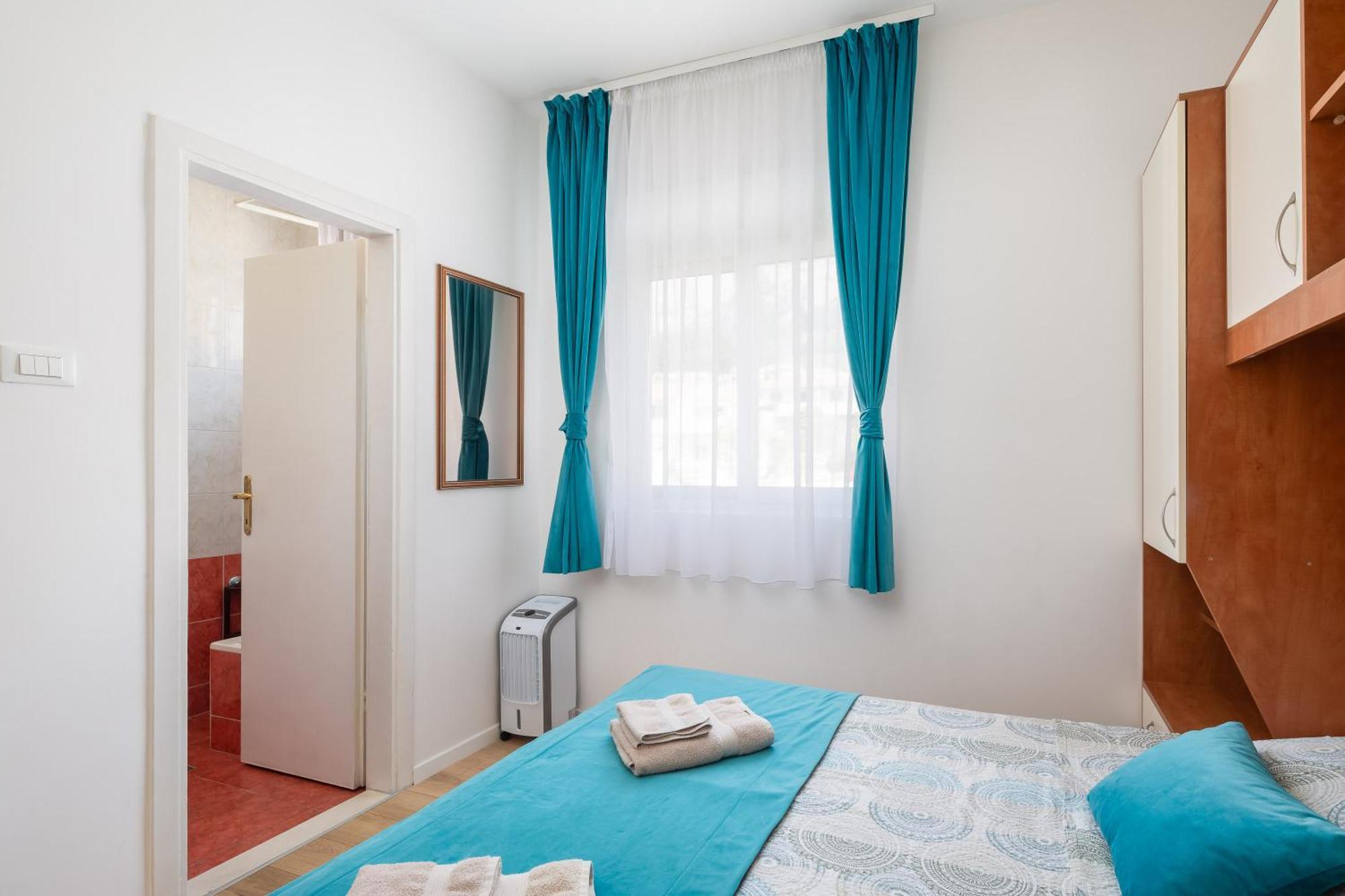 Apartments Near Central Beach With Free Parking Макарська Номер фото