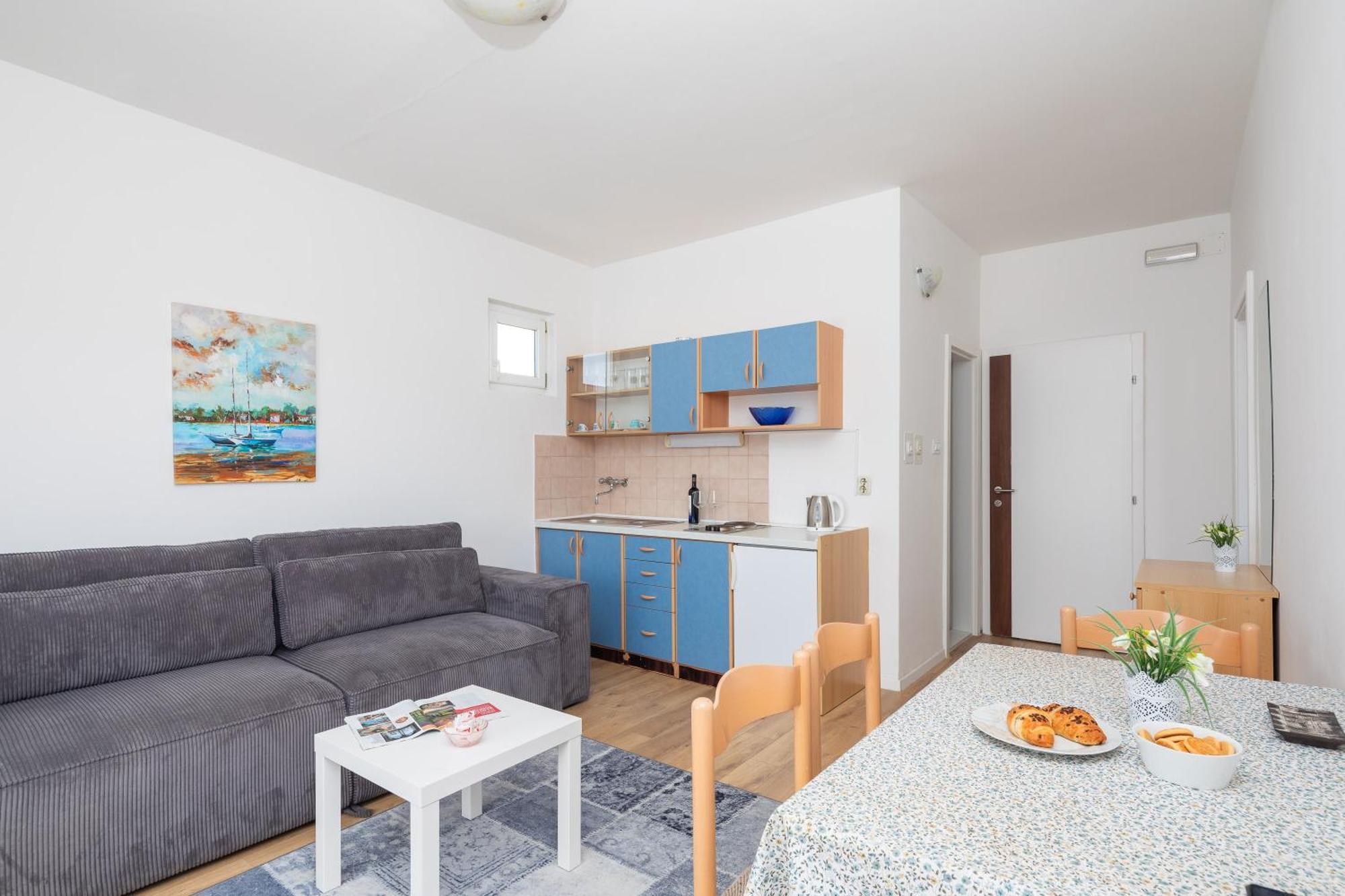 Apartments Near Central Beach With Free Parking Макарська Номер фото