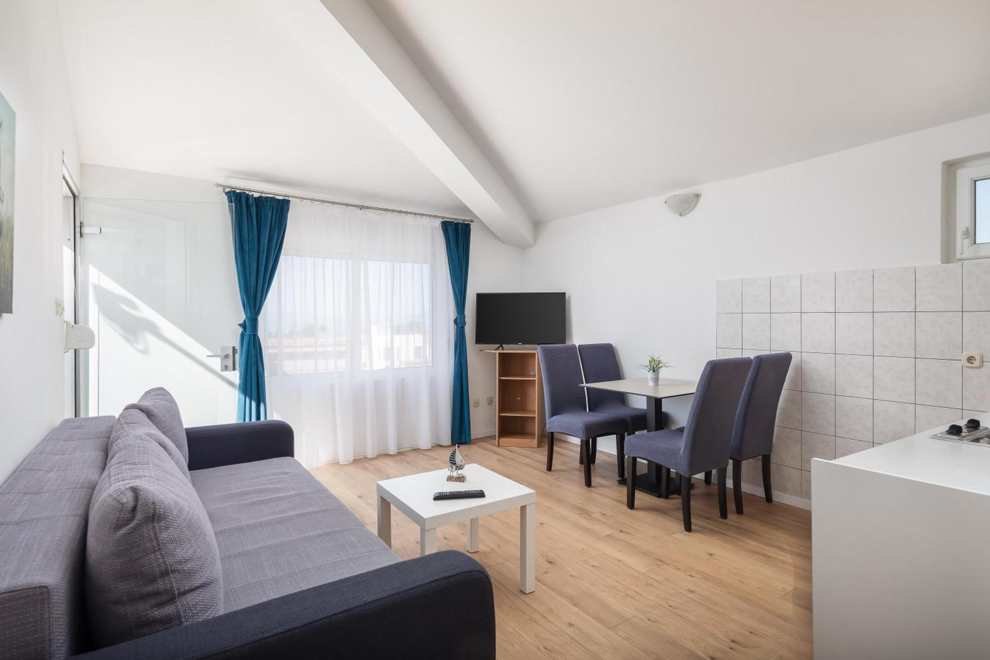 Apartments Near Central Beach With Free Parking Макарська Номер фото