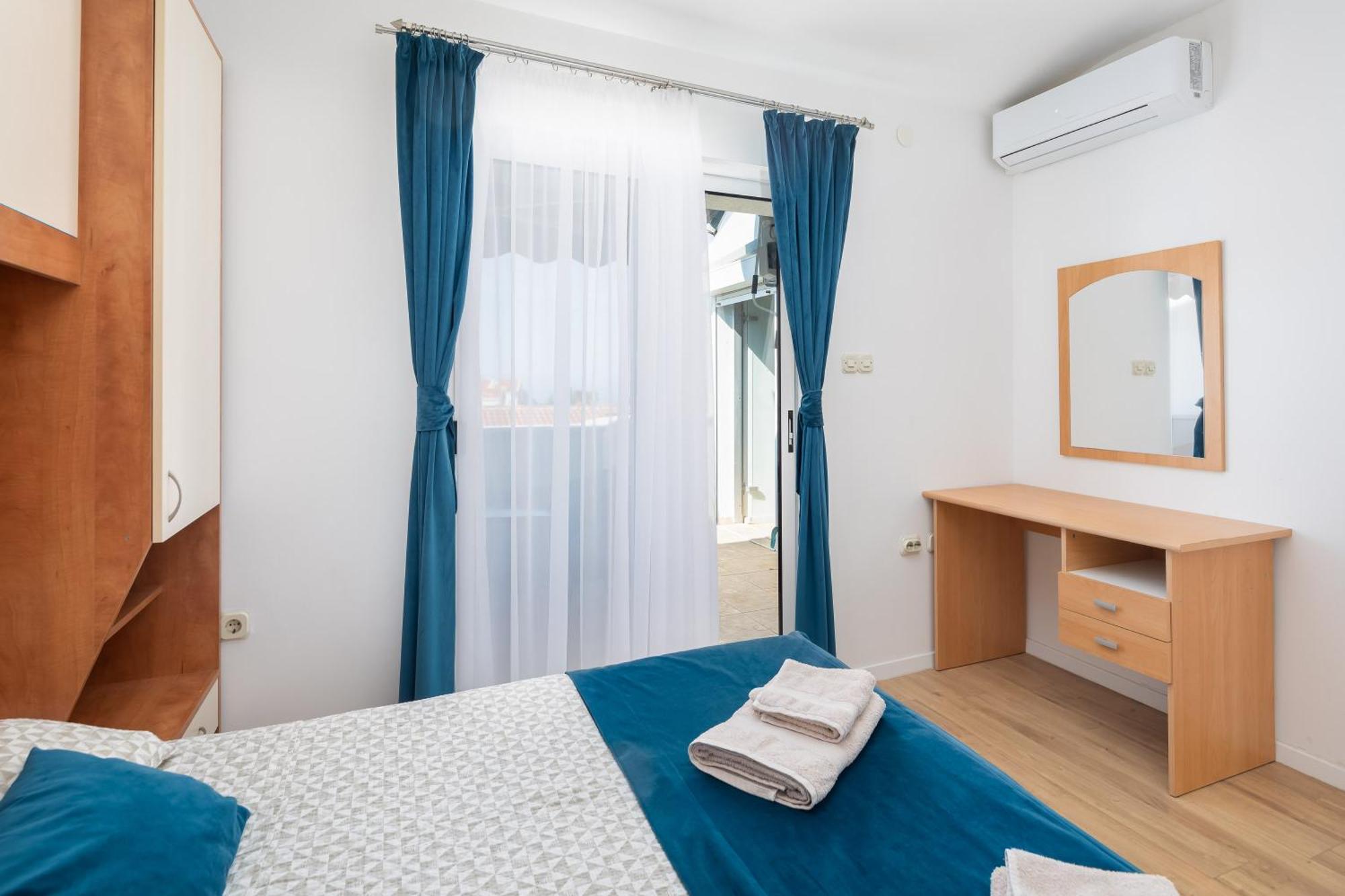 Apartments Near Central Beach With Free Parking Макарська Номер фото
