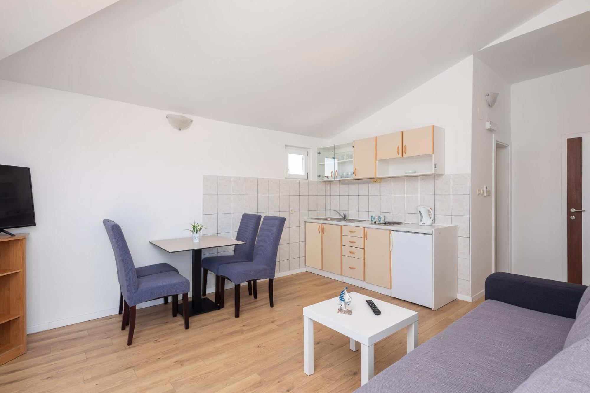 Apartments Near Central Beach With Free Parking Макарська Номер фото